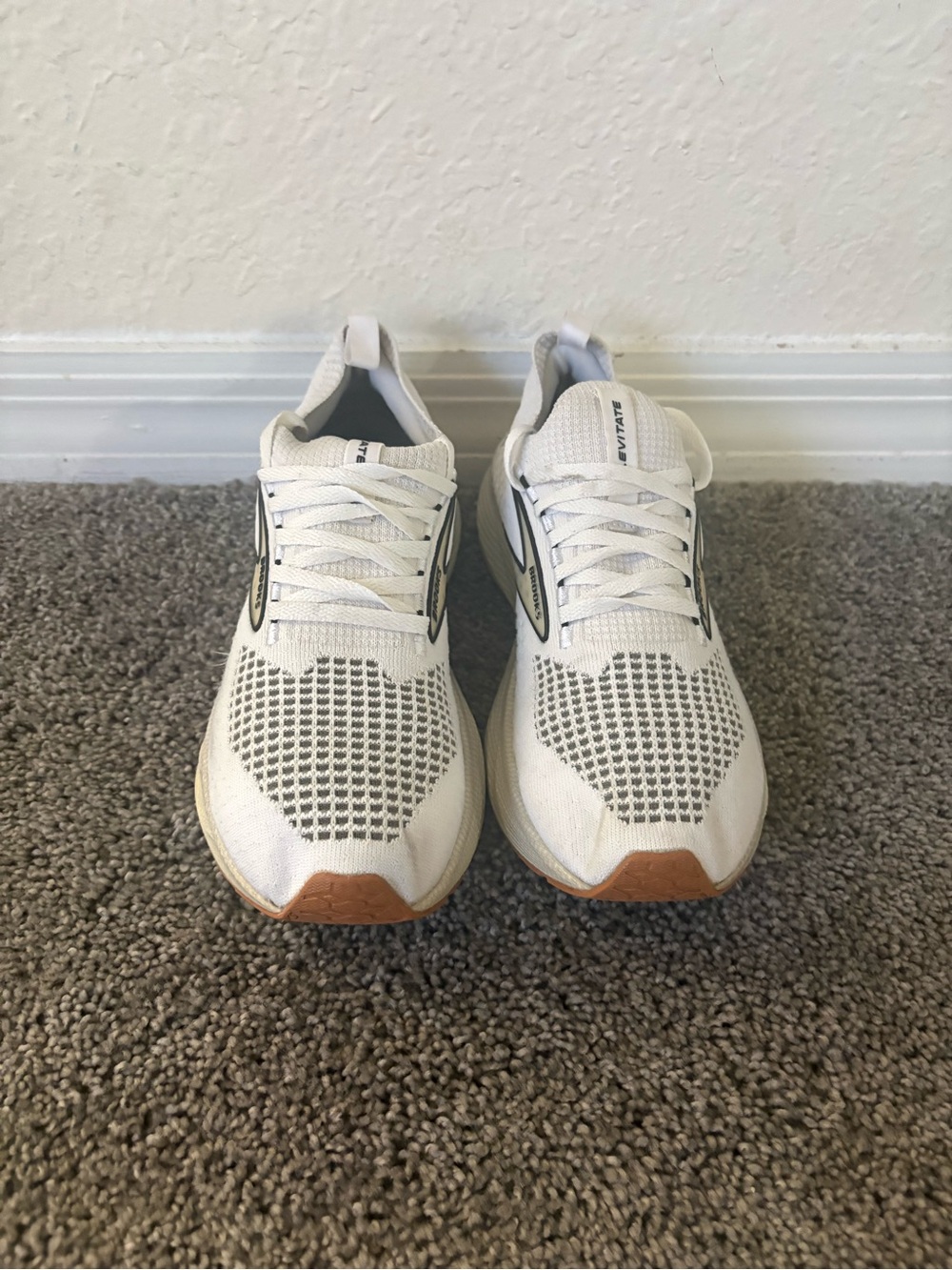 Brooks Levitate 6 Size 6 - Picture 3 of 13